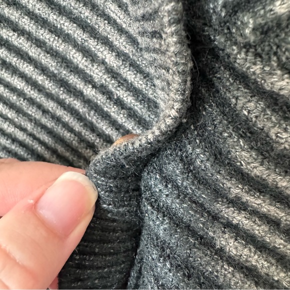 Emory Park Grey Chunky Knit Asymmetrical Ribbed Skirt Size Medium Fall Winter - Picture 7 of 12